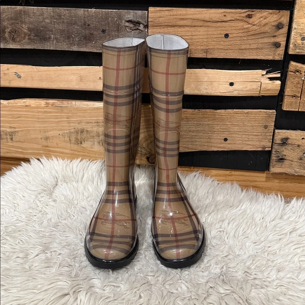Burberry Women Rain Boots Size 35 
Haymarket Check Nova Rubber
Multicolor‎ Brown - Picture 2 of 10